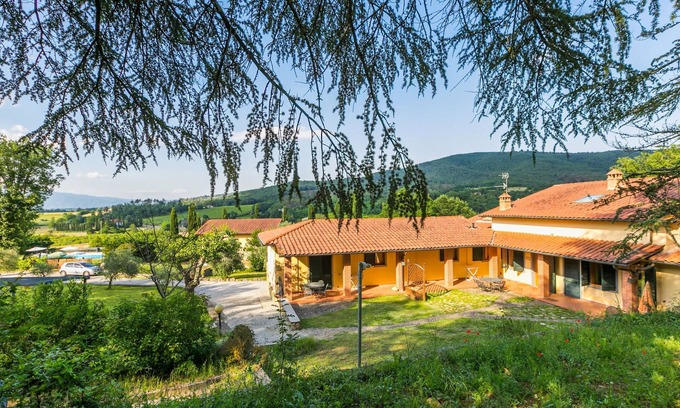 Badia Agnano Maison | Ginestra by Interhome
