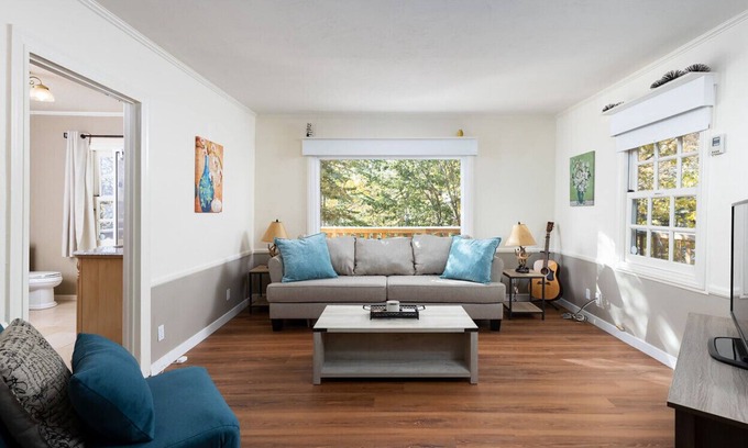 Twin Peaks Maison | Gingerbread Gardens-Relax|Inspire|Create|Privacy