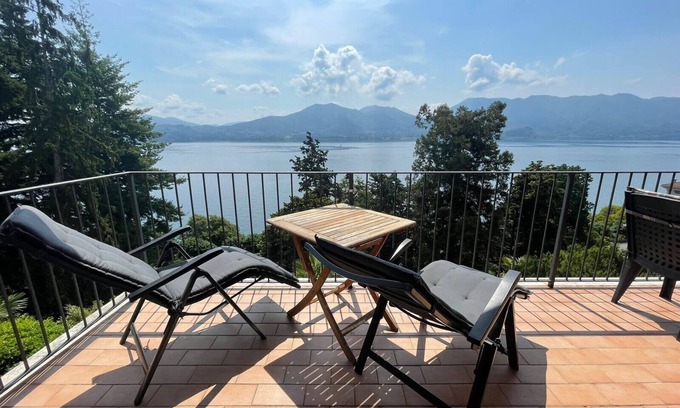 Gonte Appartement | Gioia apartment with lake view and pool