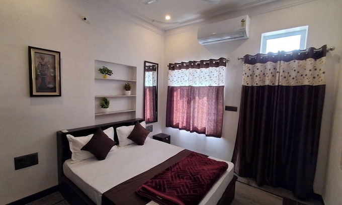 Lake Swaroop Sagar Maison | Gitanjali Homestay Lakeside Udaipur