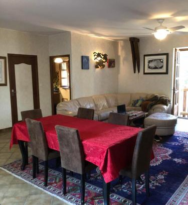Saint-Setiers Appartement | Gite équestre, belle maison ancienne en pierre
