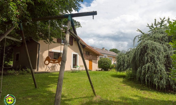 Brie-et-Angonnes Cottage | Gîte 25 m2 en duplex, en rez de jardin, dans un bâtiment autonome.