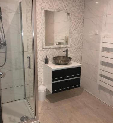 Jujurieux Appartement | Gite 3 étages dans ruelle au calme