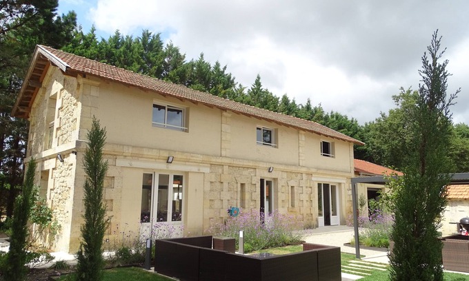 Civrac-de-Blaye Maison | Villa 3 ch, 7 pers, piscine, sauna, ,4 étoiles