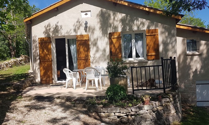 Lalbenque Cottage | Gite 40 m2, maisonnette t2, wifi ,animaux acceptés sous condition. calme assuré.