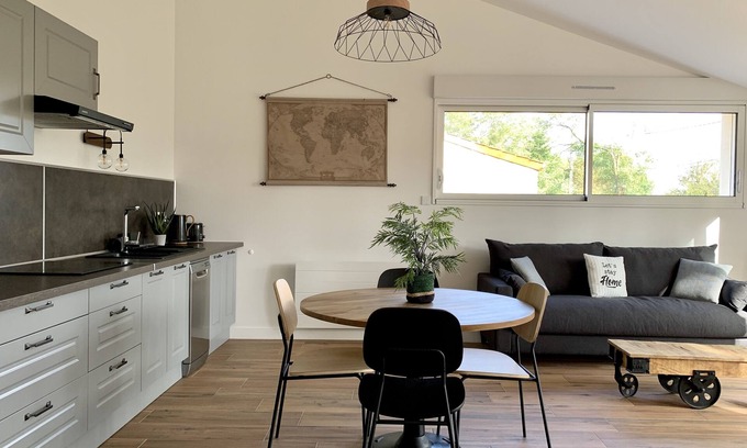 Grosbreuil Maison | Gîte 50m2 avec jardin clos, chien bienvenu,15 mn des plages, lit king size