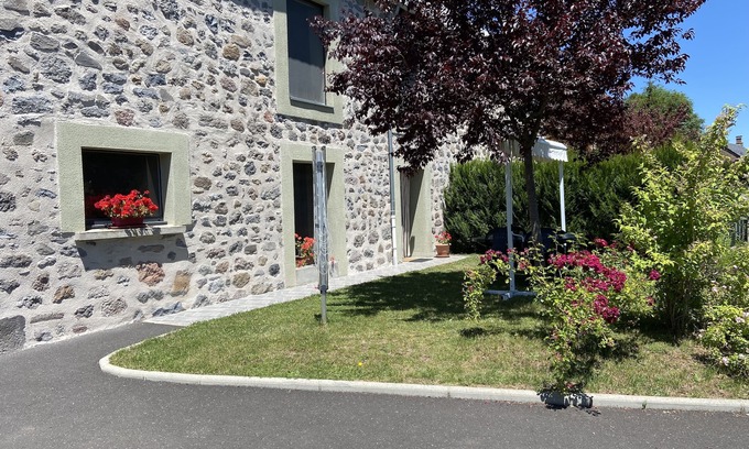 Albepierre-Bredons Maison | Gite 6/8 pers Proche de la station de super Lioran ,parc des Volcans(3 étoiles)