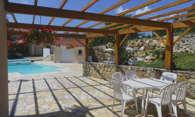 Vieille-Brioude Villa | Gîte + Piscine Privée + Jardin : "Le Panorama" (6-8 pers.)