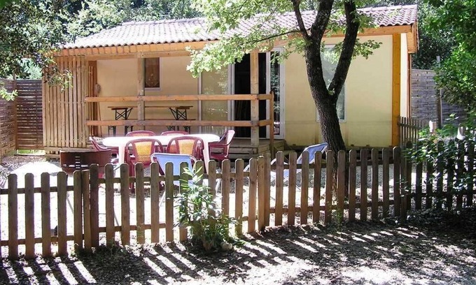 Vers-Pont-du-Gard Chalet De Ski | Gite Angéle Vers Pont du Gard en Provence, rivière et piscine