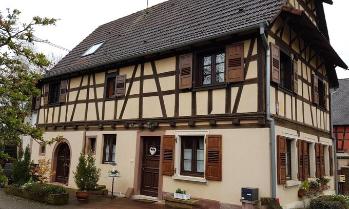 Langensoultzbach Maison | GITE AU PETIT RUISSEAU-Etage et combles-maison alsacienne 4 personnes 4 nuitées minimum