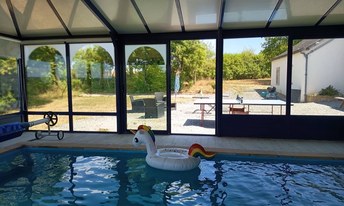Chemire-en-Charnie Cottage | Proche du mans,piscine intérieure chauffée à l'année ,billard ,7 chambres ,7 sdb