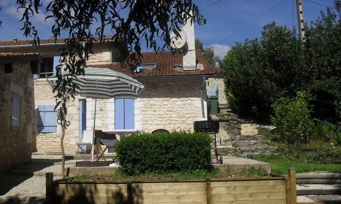 Saint-Cesaire Maison | Gite « les volets bleus » Petite maison de campagne en Charente Maritime