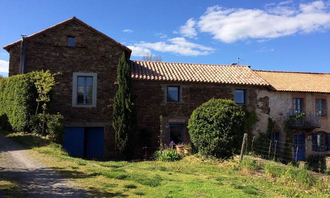 Laval-Roqueceziere Maison | Maison avec piscine à partager , spa supplement à demander