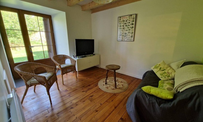 Valuejols Cottage | Gîte 'Chez Marie-Louise' avec terrasse privée et jardin commun