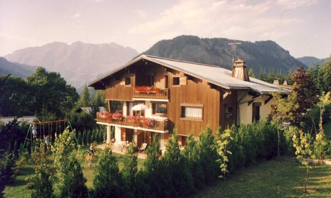 Notre-Dame-de-Bellecombe Chalet De Ski | GITE DANS CHALET SAVOYARD, 4 PERS, au pied des pistes, calme, vue, expo sud