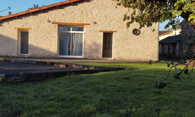 Saint-Maurice-la-Clouere Maison | Gite de la Treille,
