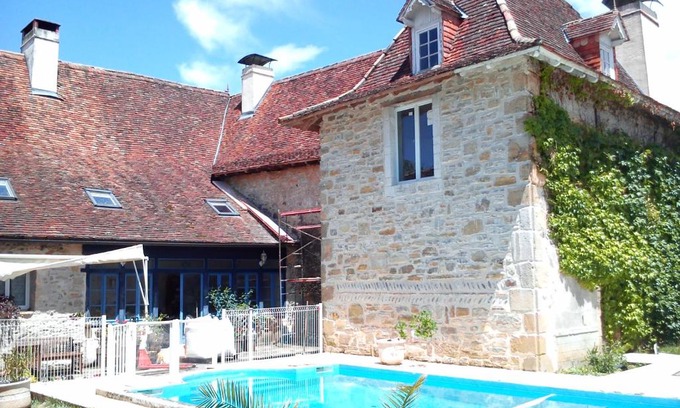 Bastanes Maison | Gite de 6 à 14 pers avec Piscine-Jacuzzi- Salle des fêtes