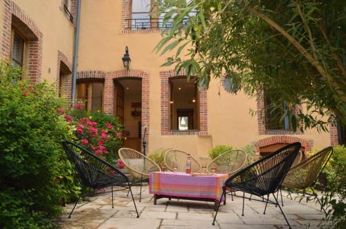 Aubigny-sur-Nere Maison | Gite de charme en Sologne, séjour en famille, jardin, rivière, jeux, nature & détente