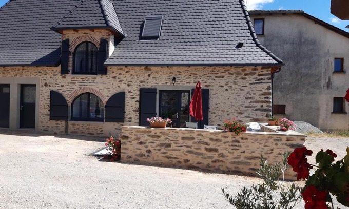 Saint-Santin Maison | gite de La Carrière