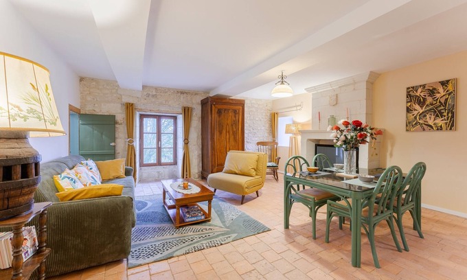 Deneze-sous-Doue Appartement | Gite de la ferme du château 1 - Appt climatisé