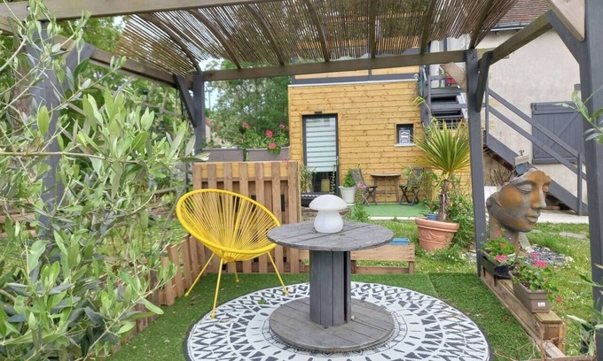 Mosnes Appartement | Studio avec terrasse couverte devant La Loire, à 5 min des jardins de Chaumont
