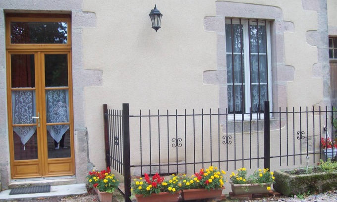 Brion Cottage | Gite de la tour 50m² a brion dans l autunois 1 chambre 5 couchages