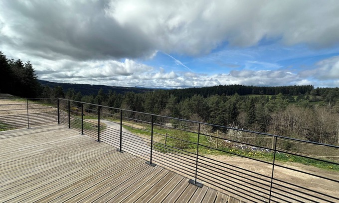 Dunieres Maison | Gîte de la Vernelle-Calme with breathtaking views. Sleeps 10 to 14.
