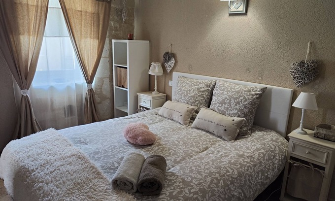 Noyant-de-Touraine Appartement | Gîte des Amoureux dans une Demeure Tourangelle
