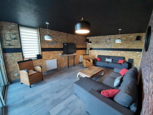 Chambretaud Maison | gite des mariés à 7mn du puy du F0U