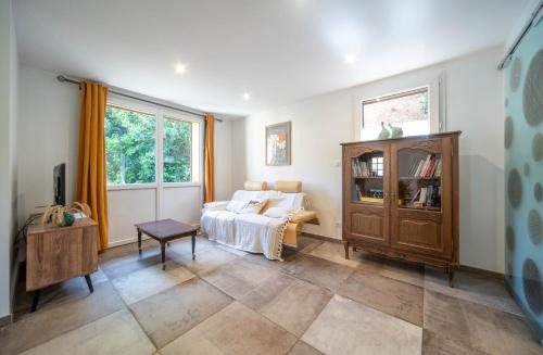 Savigny-sur-Grosne Maison | Gite des Troix Ptites Noix - Family 9 People Garden Games Close to Cluny Vignoble