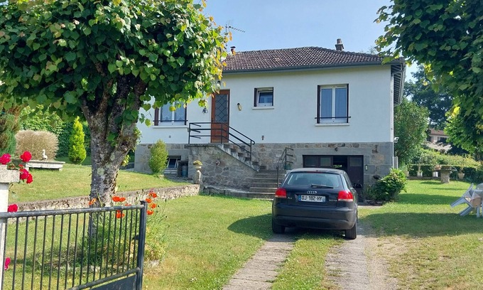 Lacapelle-Viescamp Maison | Gite Detached house sleeps 6 Pets welcome Wifi lake 10mn