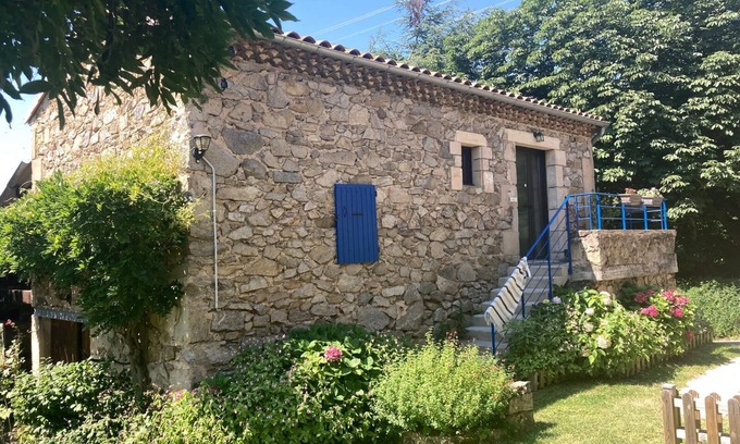 Saint-Jean-de-Muzols Maison | Gite douce heure ardéchoise - maison indépendante en pierres-piscine à partager