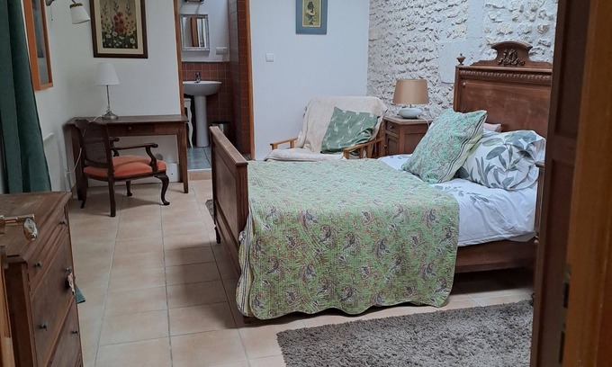 Cherac Autre | Gite du Calme Holiday House with pool for 6/9 people, Cognac region.