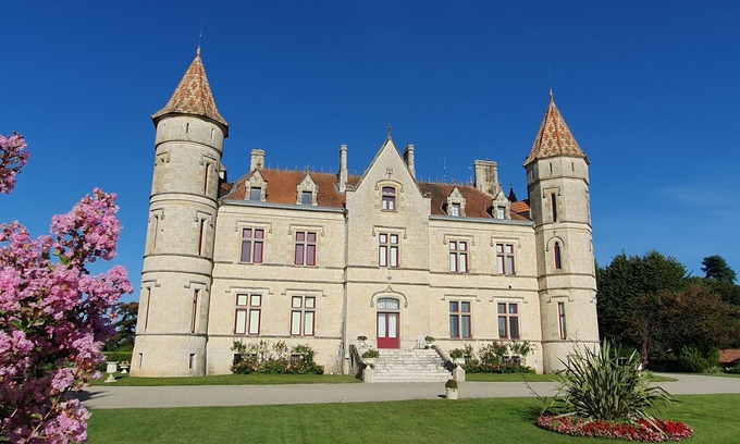 Leyritz-Moncassin Cottage | GITE DU CHATEAU, région bordeaux, thermes, route des vins.