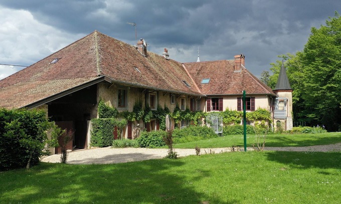 Marnoz Appartement | Gite du Mont Begon - Piscine partagée