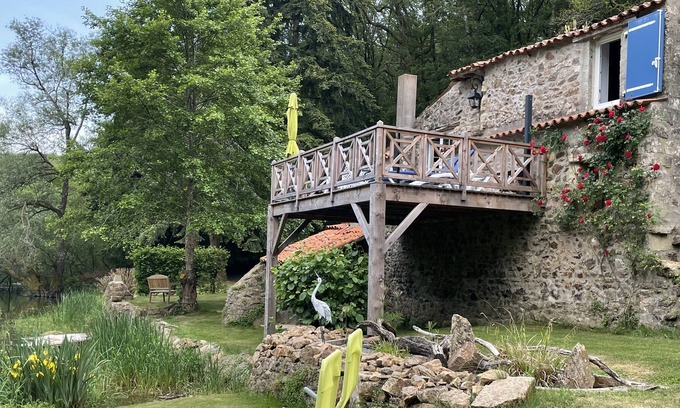 Vouvant Maison | Gîte du Pont de Diet in Mervent, an unusual, peaceful setting in a forest by the water.