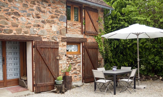 Benayes Cottage | Gîte du Puy Raynaud 3-5 pers. grande propriété avec jardin, piscine et étangs
