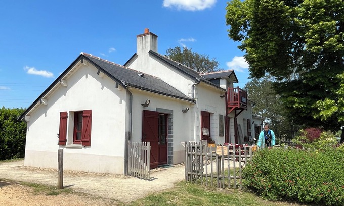 Nort-sur-Erdre Maison | Gîte Ecluse de la Tindière au bord du canal de Nantes à Brest. Repos et calme
