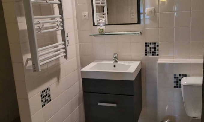 Trezelles Cottage | Gîte Ella – Chien bienvenu – Petit camping familial – À 20 min du parc Le Pal