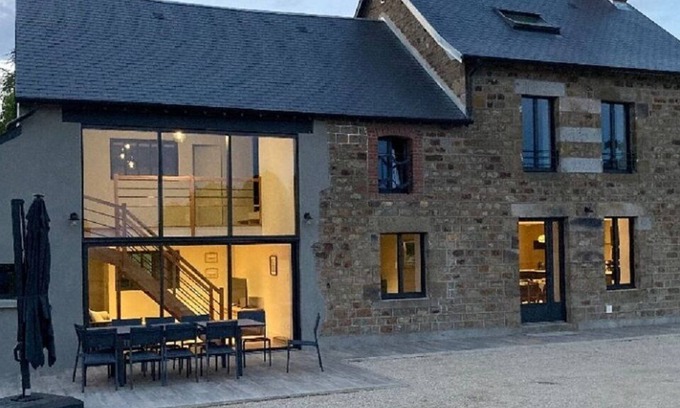 Le Val-Saint-Pere Maison | Gîte 12 personnes à Le Val St Père dans la baie du Mont St Michel
