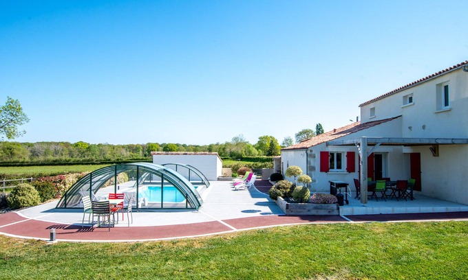 Mervent Cottage | Gîte for 12 people, classified 4 **** with heated and covered swimming pool