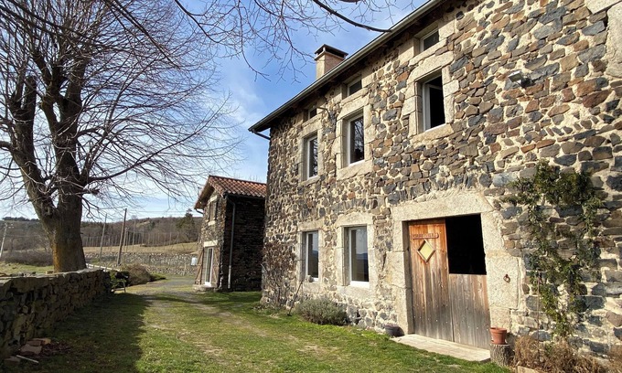 Le Monastier-sur-Gazeille Maison | La Chaumière Gite rénové dans ferme ancienne