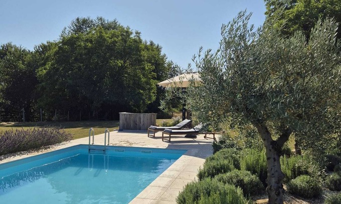 Saint-Sulpice-d'Excideuil Maison | Gîte La grange is a converted barn with all modern comforts.