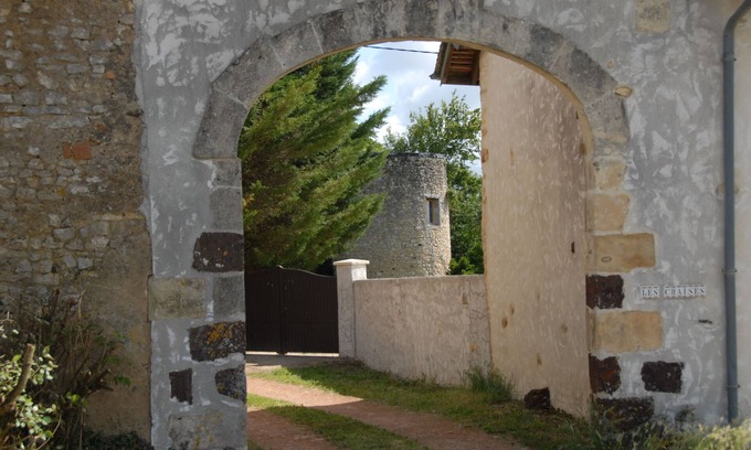 Sainte-Gemme-en-Sancerrois Cottage | ---- Gîte des Moineaux au milieu des vignes (Bienvenue aux Animaux de compagnie)