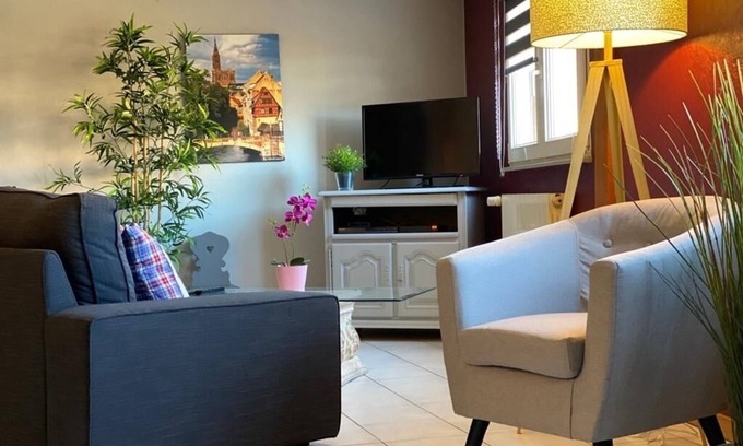 Eguisheim Appartement | Gite géranium situé à Eguisheim avec parking privé, 10km de Colmar