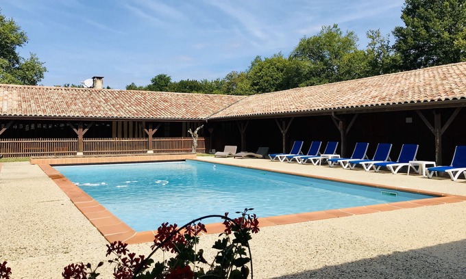 Marions Maison | Gite de Groupe 15 personnes - Piscine chauffée