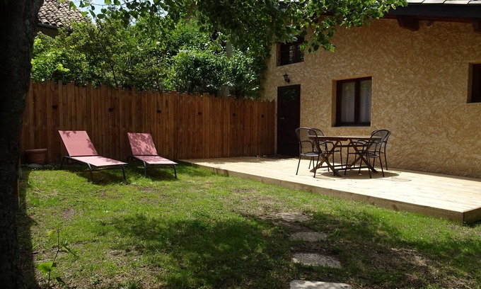 Venterol Appartement | Gite idéal pour des vacances au calmes pleine nature avec piscine et terrasse.