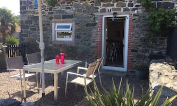 Plurien Cottage | Gite in rural area with a short walk to the 🏖 beach