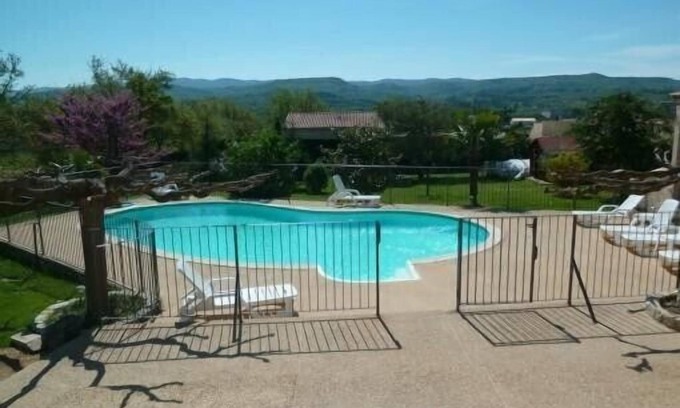 Gargas Maison | GITE coeur du parc naturel du LUBERON piscine