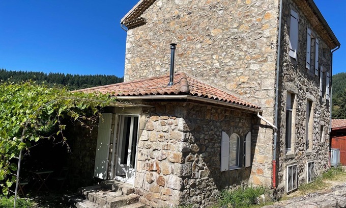 Accons Maison | Gîte dans le parc des Monts d'Ardèche 07160 Accons